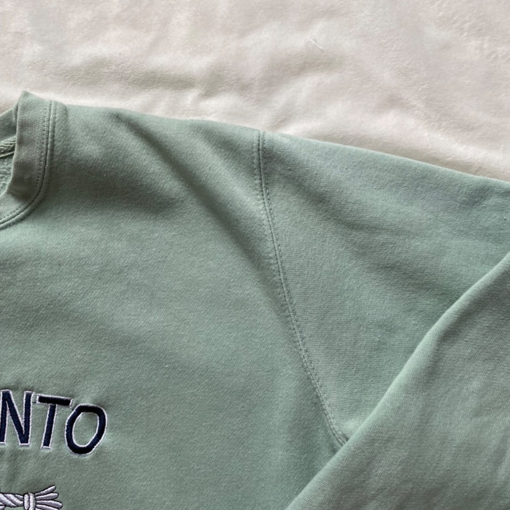 Green white pastel Sorrento Italy embroidered crewneck - Picture 6 of 7